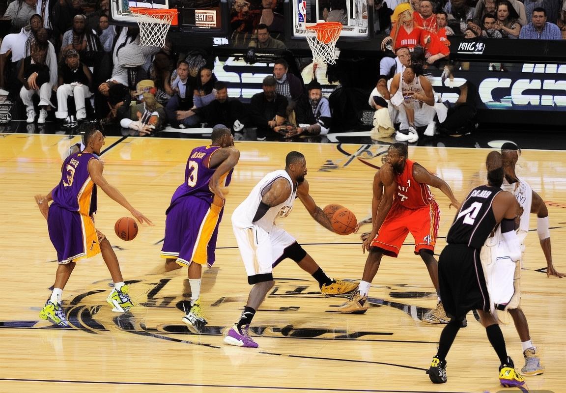 2011-2012 NBA总决赛：湖人VS热火巅峰对决回顾与影响(图2)